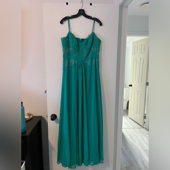 Prom or wedding dress - Picture 1 of 4